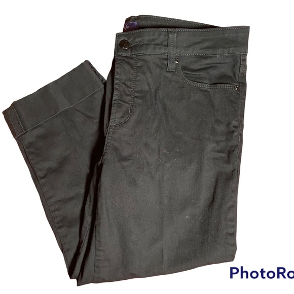 NYDJ Capri Pants with Sparkly Buttons and Cuffs. Size 10. - Picture 1 of 3